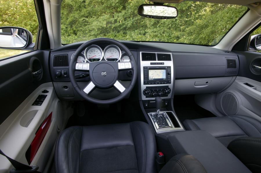  Dodge Charger R/T 2005 года  (фото 26 из 81)